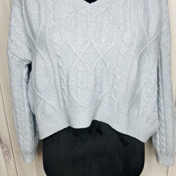 Windsor Cable Knit Cropped Sweater Sz M Light Blue Long Sleeve V-Neck - Picture 3 of 8